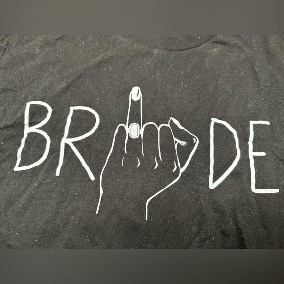 Bride Engagement Ring Finger T-shirt Size Medium - Picture 2 of 4
